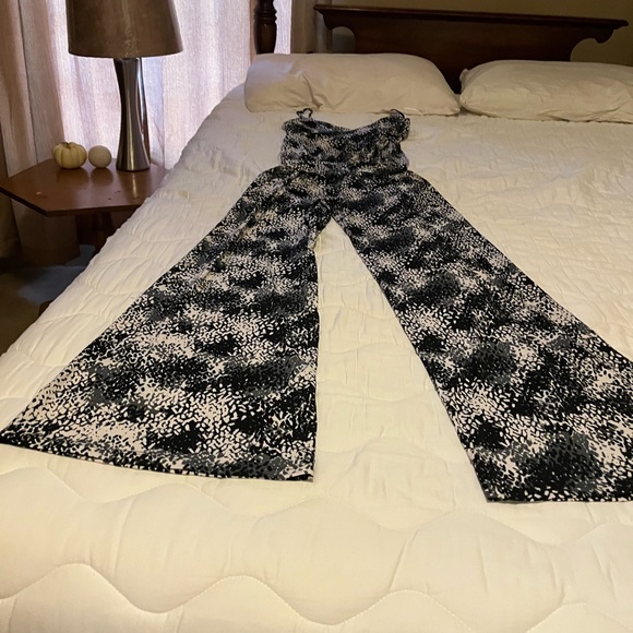Veronica M Black and White Patterned Jumpsuit. XS - Picture 2 of 3